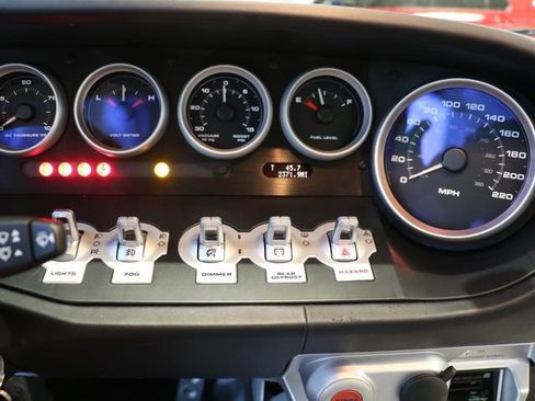 Used 2005 Ford GT RWD image 23