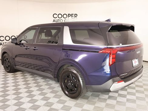 Used 2025 Kia Carnival FWD image 24