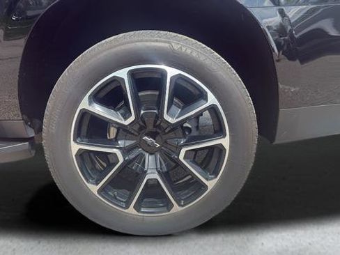 Used 2022 Chevrolet Suburban RST w/ Sport Performance Package AWD/4WD image 36