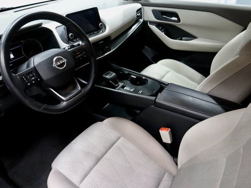 Certified 2025 Nissan Rogue SV image 23
