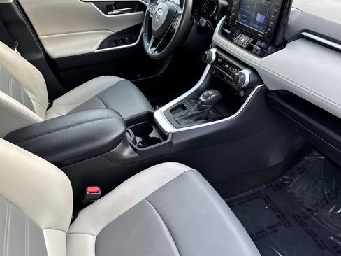 Used 2021 Toyota RAV4 XLE Premium image 15