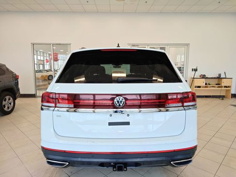 Used 2025 Volkswagen Atlas SE image 4
