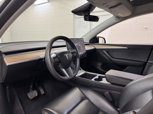 Used 2023 Tesla Model Y Long Range image 13