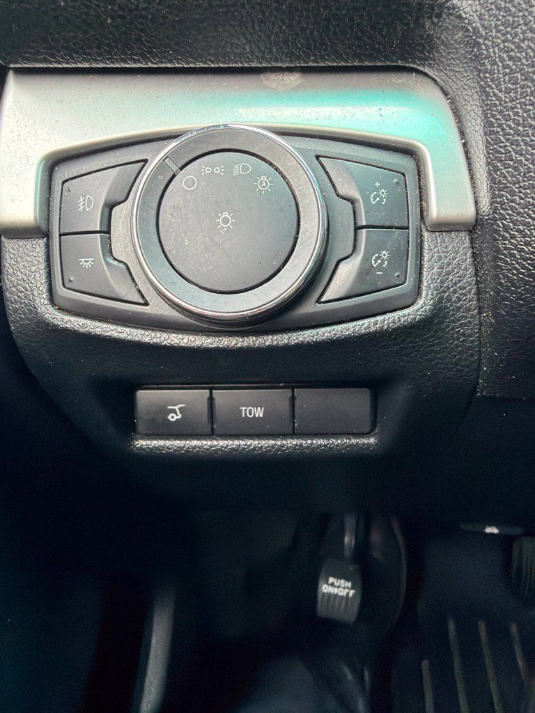 Used 2016 Ford Explorer XLT w/ Equipment Group 202A AWD/4WD image 16