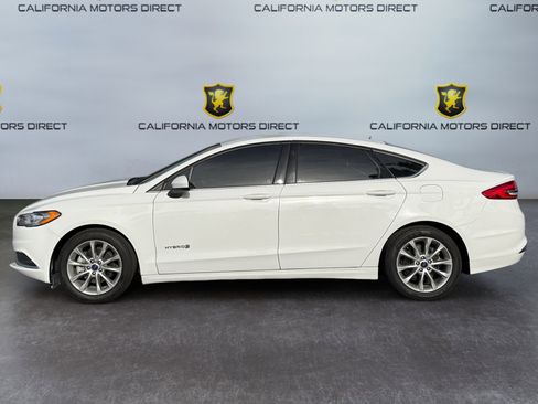 Used 2017 Ford Fusion SE image 2