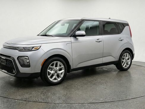 Used 2025 Kia Soul LX w/ LX Technology Package image 3