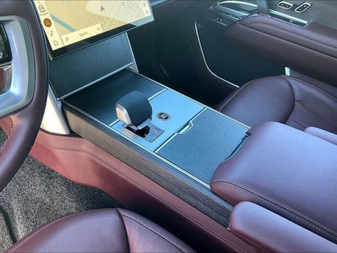 Used 2025 Land Rover Range Rover SE image 17