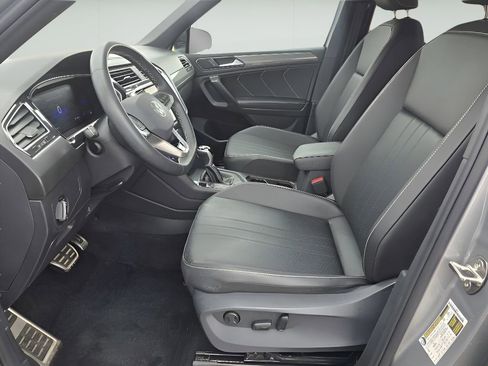 Used 2023 Volkswagen Tiguan SE R-Line image 12