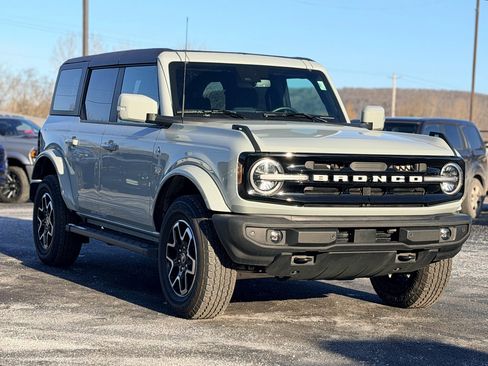 Used 2023 Ford Bronco Outer Banks image 3