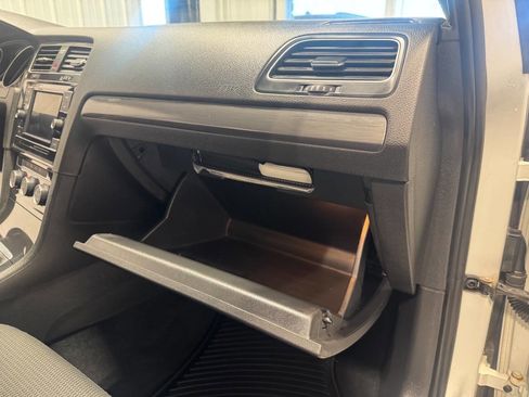 Used 2018 Volkswagen Golf S image 17