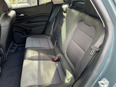 Used 2025 Chevrolet Trax LT image 32