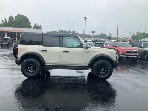 New 2026 Ford Bronco Outer Banks w/ Sasquatch Package AWD/4WD image 4