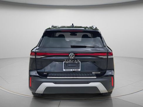 Certified 2026 Volkswagen Tiguan SE w/ Panoramic Sunroof Package FWD image 6