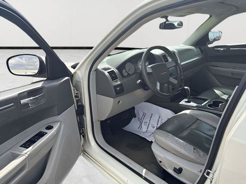 Used 2008 Chrysler 300 Touring RWD image 14