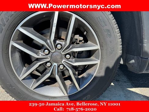 Used 2019 Jeep Grand Cherokee Limited AWD/4WD image 16