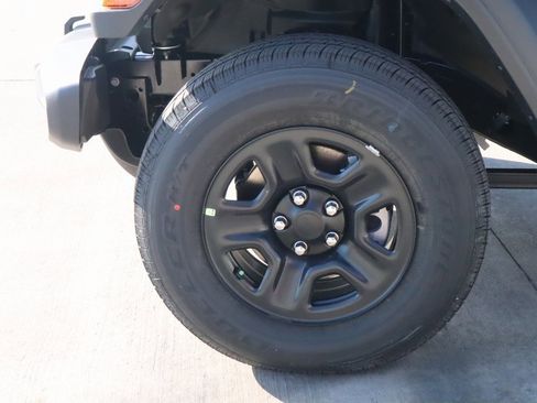 New 2025 Jeep Gladiator Sport image 16