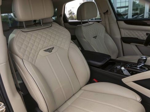Used 2021 Bentley Bentayga AWD/4WD image 56