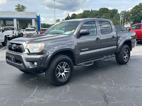 Used 2014 Toyota Tacoma 4x4 Double Cab w/ SR5 Package image 3