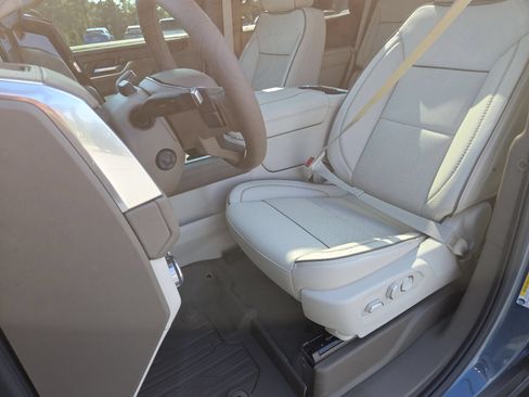New 2026 GMC Yukon Denali w/ Denali Reserve Package AWD/4WD image 32