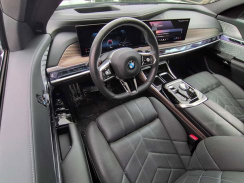 Used 2023 BMW 760i xDrive AWD/4WD image 10