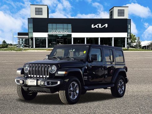Used 2018 Jeep Wrangler Unlimited Sahara AWD/4WD image 4