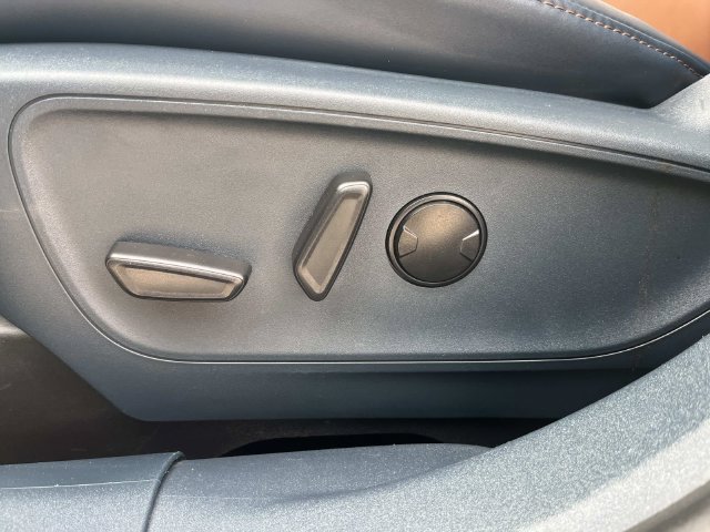 Used 2022 Ford Maverick Lariat w/ Lariat Luxury Package FWD image 9