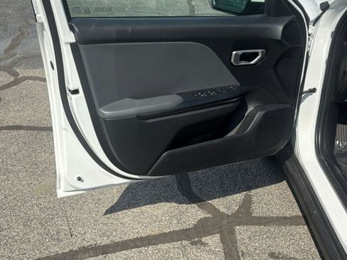 Used 2025 Kia K4 LXS image 18