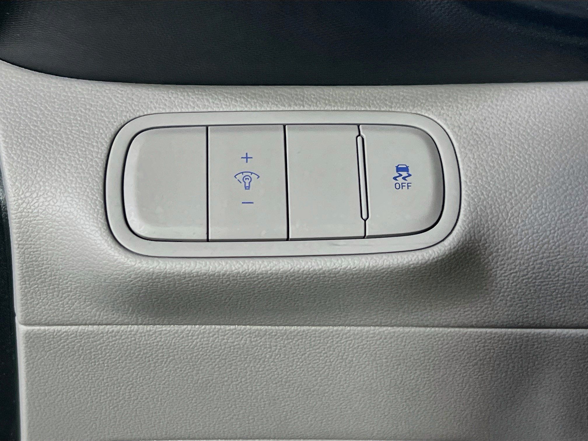 Used 2023 Hyundai Venue SEL FWD image 10