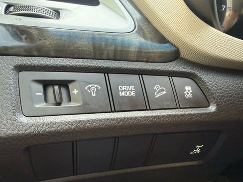 Used 2017 Hyundai Santa Fe Sport image 19