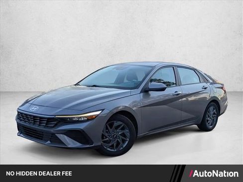 Used 2024 Hyundai Elantra SEL FWD image 1