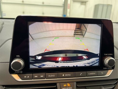 Used 2023 Nissan Altima 2.5 SV image 14