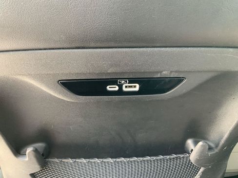 Used 2023 Chrysler Pacifica Touring-L FWD image 48