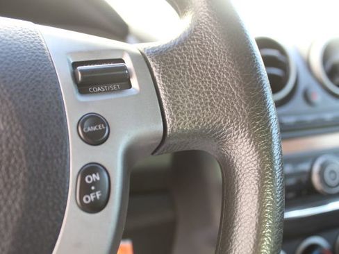 Used 2011 Nissan Rogue S image 16