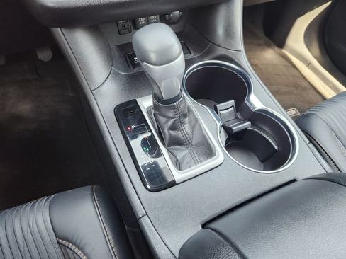 Certified 2018 Toyota Highlander Plus FWD image 19