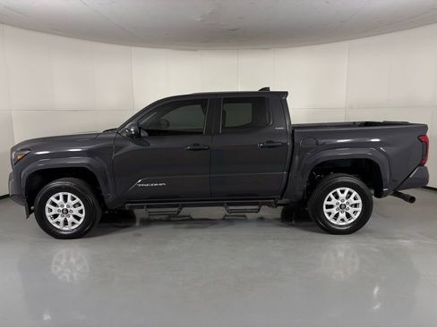 Used 2025 Toyota Tacoma SR5 image 5