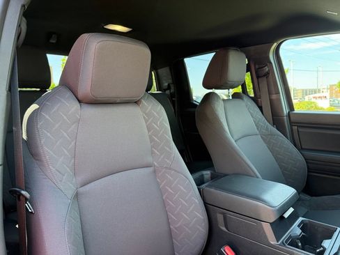 Certified 2025 Toyota Tacoma SR AWD/4WD image 22