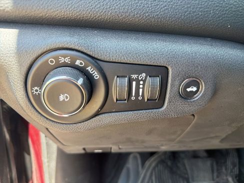 Used 2016 Chrysler 200 S w/ Comfort Group FWD image 13