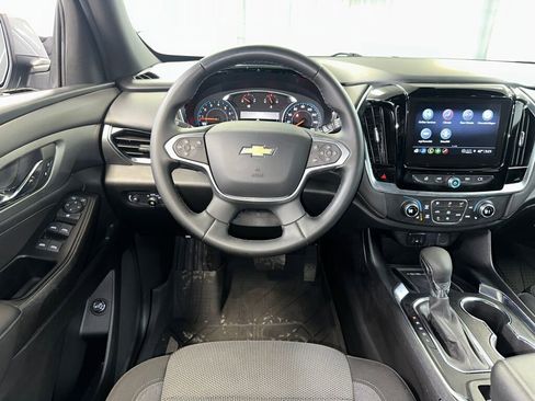 Certified 2023 Chevrolet Traverse LT image 2