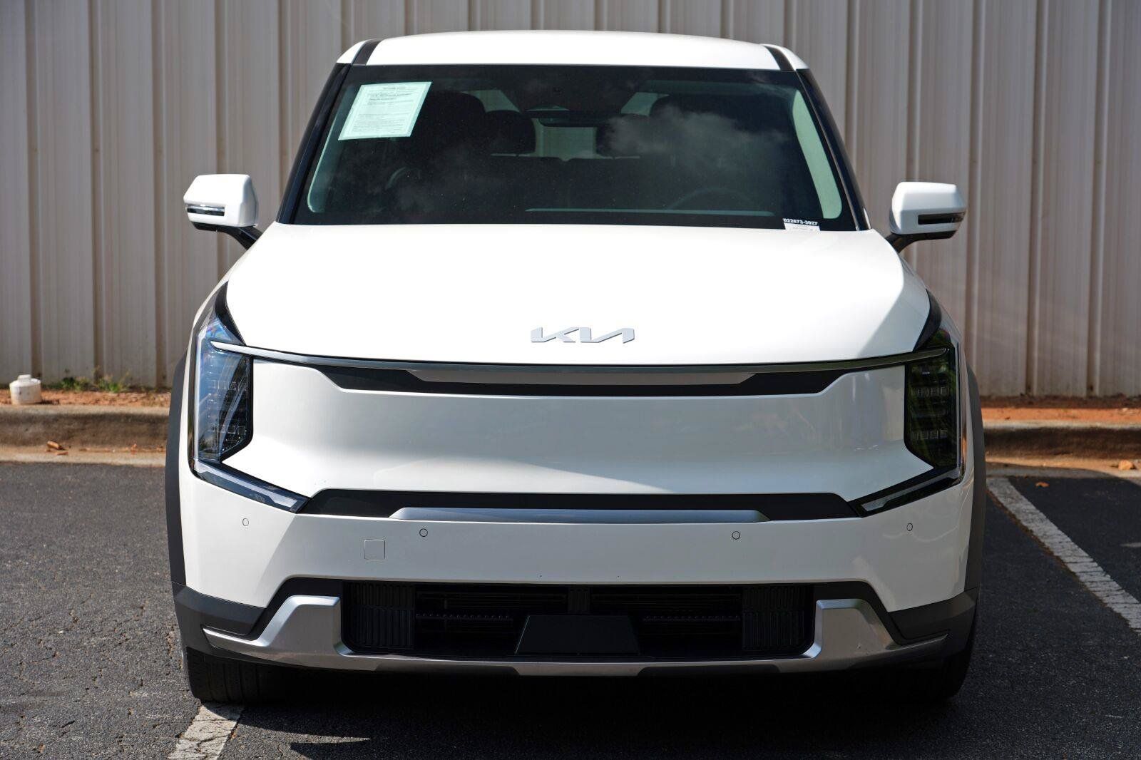 Used 2024 Kia EV9 Light Long Range RWD image 52