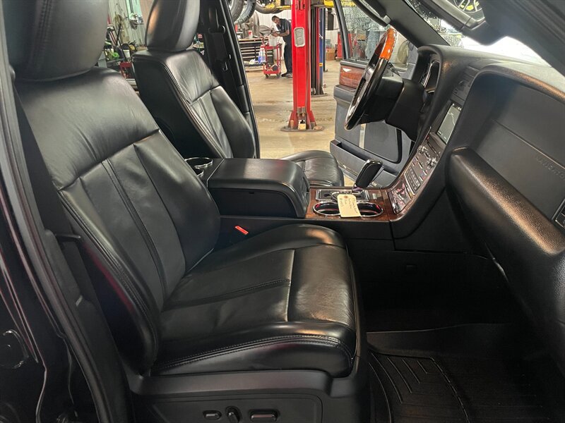 Used 2017 Lincoln Navigator L Select AWD/4WD image 21