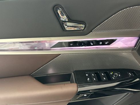 New 2026 BMW i7 M70 w/ Premium Package image 13