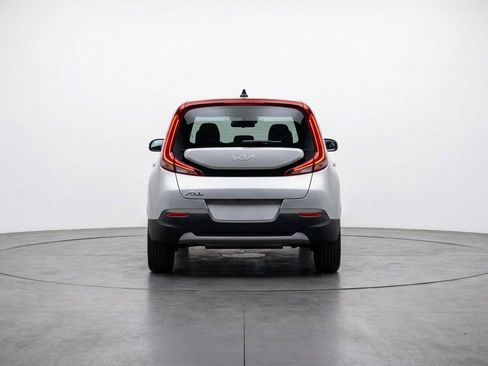 Used 2025 Kia Soul LX w/ LX Technology Package image 7