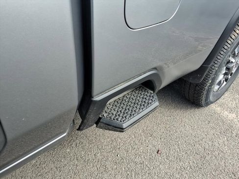 New 2025 GMC Sierra 2500 SLE image 18