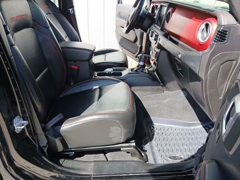 Used 2018 Jeep Wrangler Unlimited Rubicon image 32