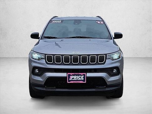 Used 2023 Jeep Compass Latitude AWD/4WD image 2