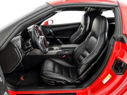 Used 2007 Chevrolet Corvette Coupe w/ Performance Package RWD image 24
