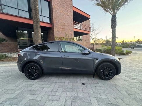 Used 2021 Tesla Model Y Long Range AWD/4WD image 4