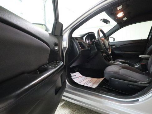 Used 2013 Chrysler 200 LX image 9