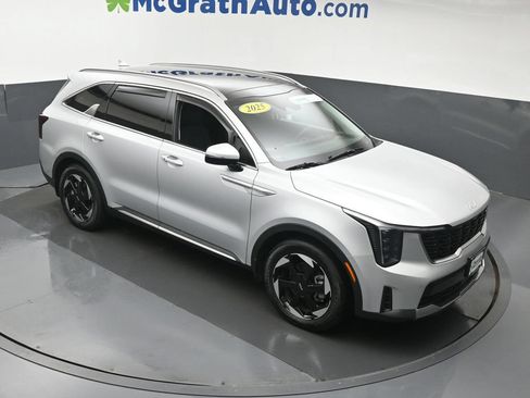 Used 2025 Kia Sorento EX w/ EX Panoramic Sunroof Package AWD/4WD image 3