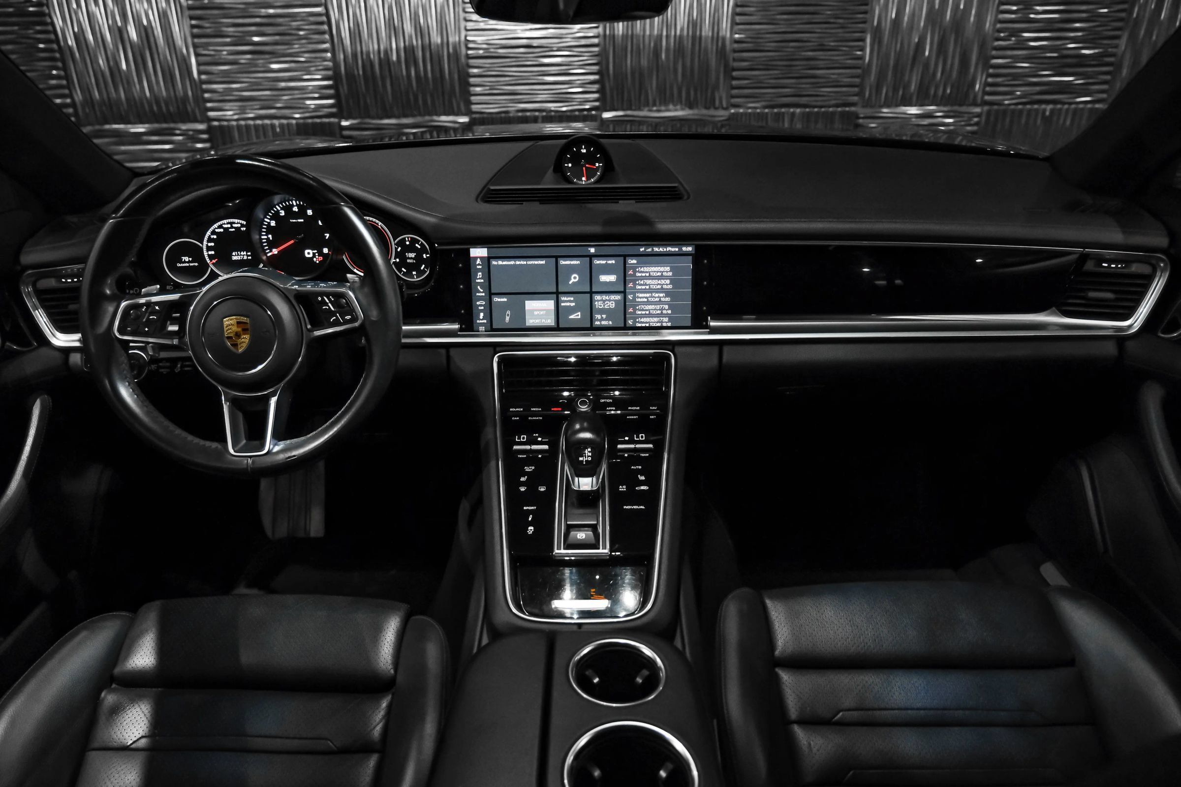 Used 2019 Porsche Panamera 4 AWD/4WD image 15